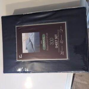 BNWT life at home navy blue queen 100% cotton 300 thread count Sheet set
